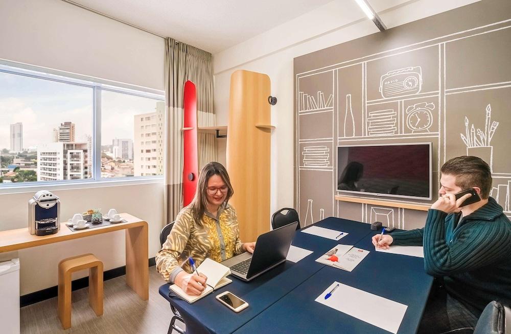 Отель Ibis Styles Curitiba Centro Civico Экстерьер фото